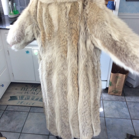 Coyote Fur - Full Length Coat - Picture 7 of 16